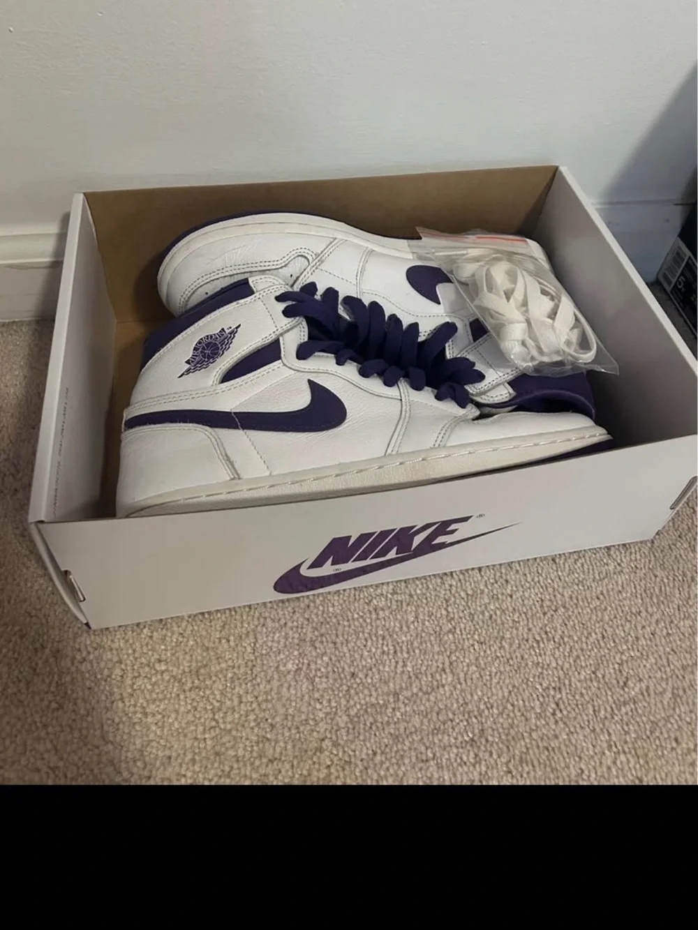 Air Jordan 1 High OG White/Court Purple Size 7 - Picture 5 of 6